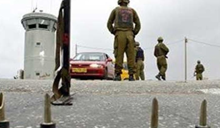 الاحتلال يحتجز طفلة على حاجز قرب الحرم الابراهيمي